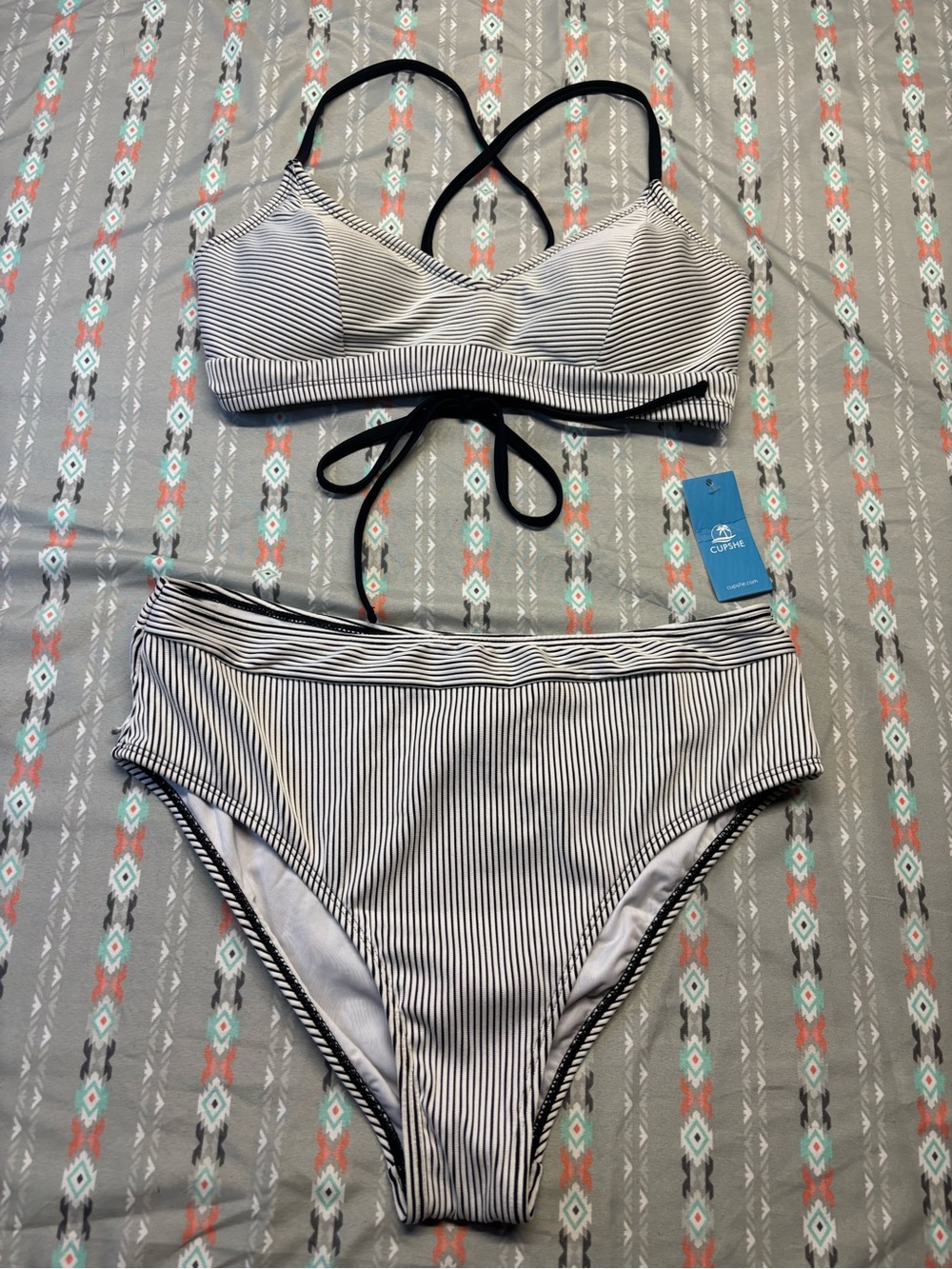 🍄Cupshe Black and White Striped High-Waist Bikini with Crisscross Straps
